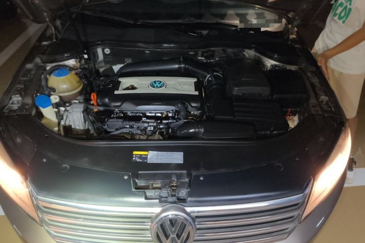 Used Volkswagen Magotan 2013 1.8TSI Premier Model Engine Bay