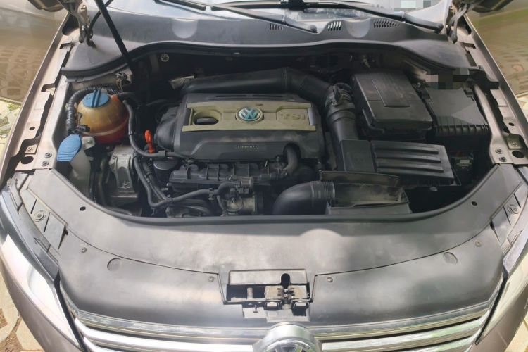 Used Volkswagen Magotan 2013 1.8TSI Premier Model Engine Bay