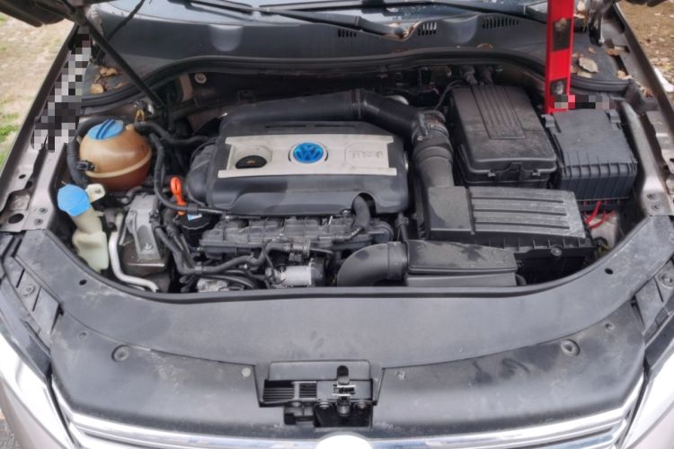 Used Volkswagen Magotan 2013 1.8TSI Premier Model Engine Bay