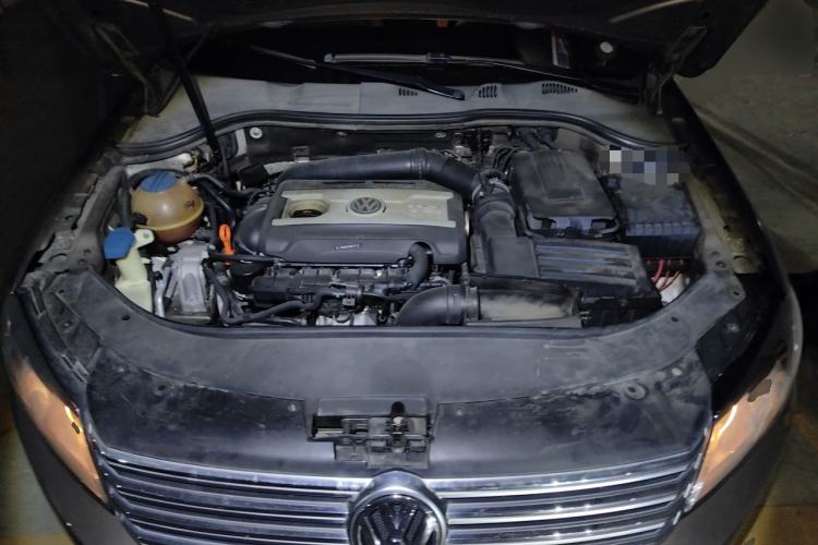 Used Volkswagen Magotan 2013 1.8TSI Premier Model Engine Bay