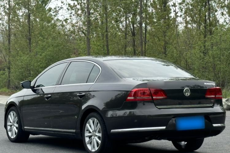 Used Volkswagen Magotan 2013 2.0 TSI Prestige Model Exterior 2