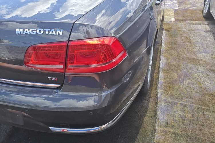 Used Volkswagen Magotan 2013 1.8TSI Premier Model Exterior 3