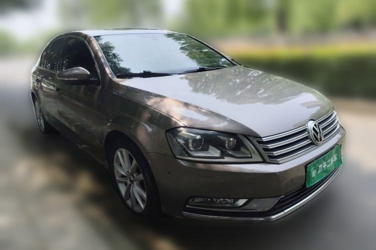 Used Volkswagen Magotan 2013 2.0 TSI Prestige Model Front Right 45 Deg