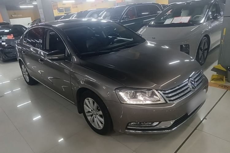 Used Volkswagen Magotan 2013 1.8TSI Premier Model Front Right 45 Deg