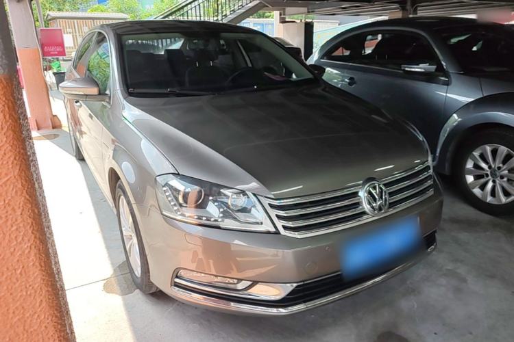 Used Volkswagen Magotan 2013 2.0 TSI Luxury Model Front Right 45 Deg