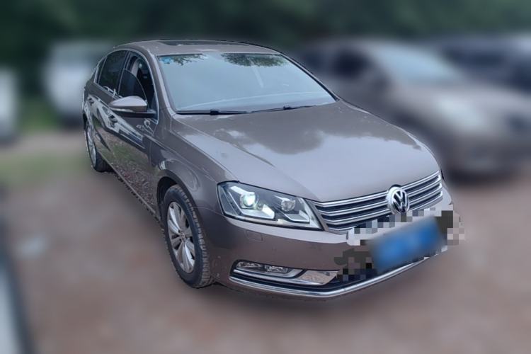 Used Volkswagen Magotan 2013 1.8TSI Luxury Model Front Right 45 Deg