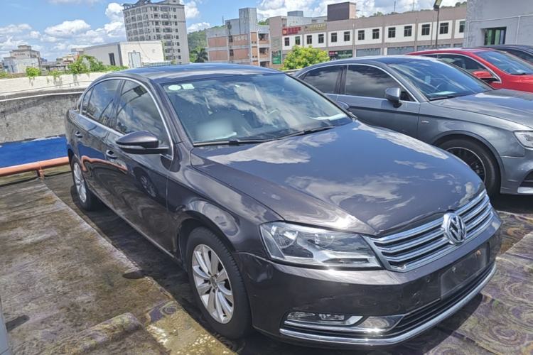 Used Volkswagen Magotan 2013 1.8TSI Premier Model Front Right 45 Deg