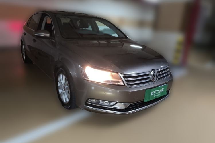Used Volkswagen Magotan 2013 1.8TSI Premier Model Front Right 45 Deg