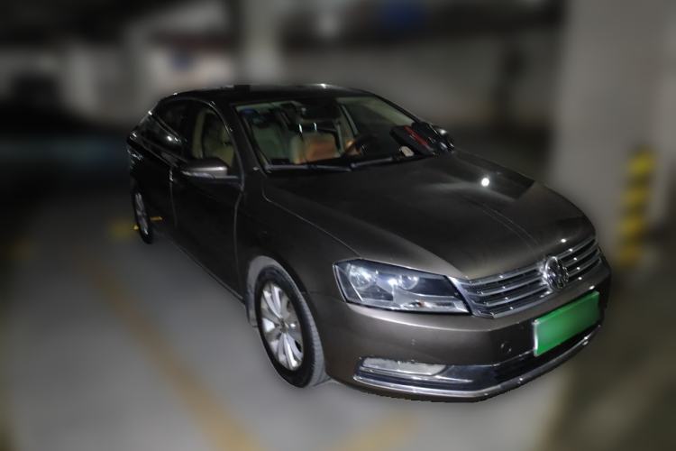 Used Volkswagen Magotan 2013 1.8TSI Premier Model Front Right 45 Deg