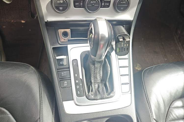 Used Volkswagen Magotan 2013 1.8TSI Luxury Model Gear Lever