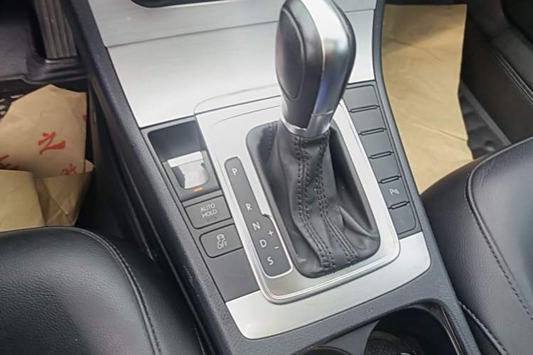 Used Volkswagen Magotan 2013 1.8TSI Premier Model Gear Lever