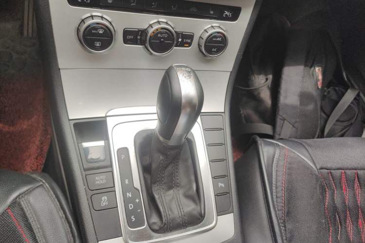 Used Volkswagen Magotan 2013 2.0 TSI Luxury Model Gear Lever