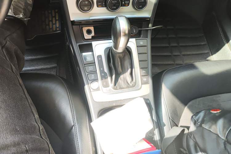 Used Volkswagen Magotan 2013 1.8TSI Prestige Model Gear Lever