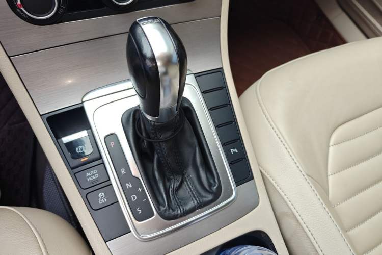 Used Volkswagen Magotan 2013 1.8TSI Premier Model Gear Lever