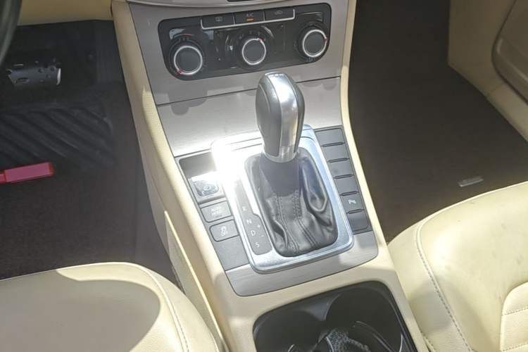 Used Volkswagen Magotan 2013 1.8TSI Premier Model Gear Lever