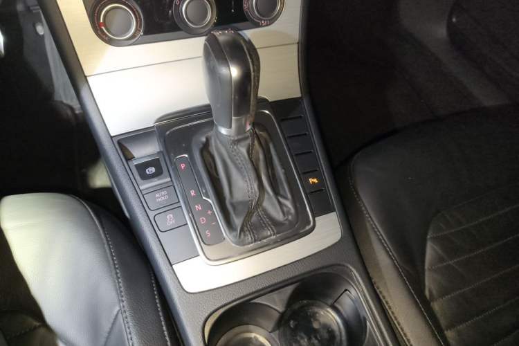 Used Volkswagen Magotan 2013 1.8TSI Premier Model Gear Lever