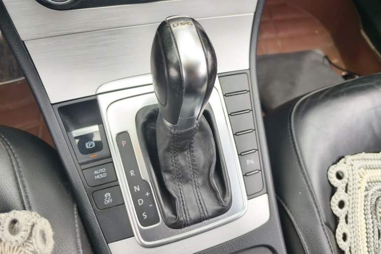 Used Volkswagen Magotan 2013 1.8TSI Premier Model Gear Lever