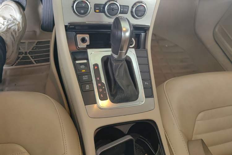 Used Volkswagen Magotan 2013 1.8TSI Luxury Model Gear Lever