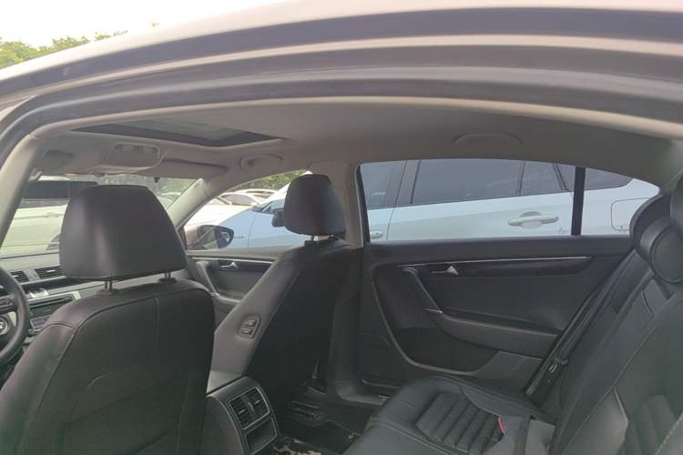 Used Volkswagen Magotan 2013 1.8TSI Luxury Model Headliner