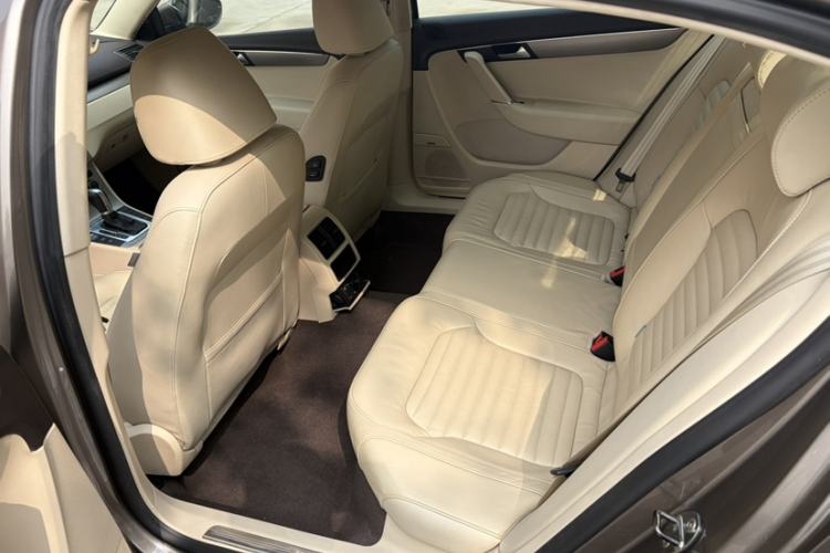 Used Volkswagen Magotan 2013 1.8TSI Luxury Model Interior 2