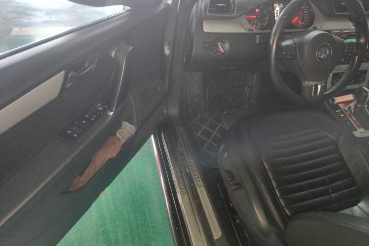 Used Volkswagen Magotan 2013 1.8TSI Premier Model Interior 3