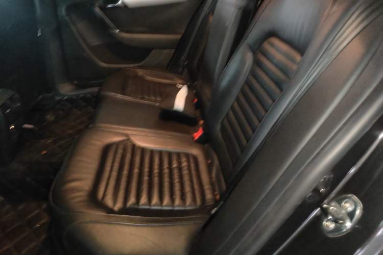 Used Volkswagen Magotan 2013 1.8TSI Premier Model Interior 4