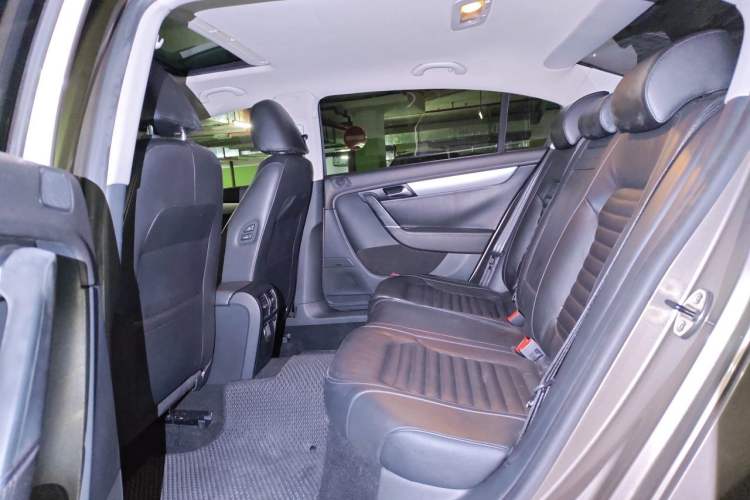 Used Volkswagen Magotan 2013 1.8TSI Premier Model Interior 4