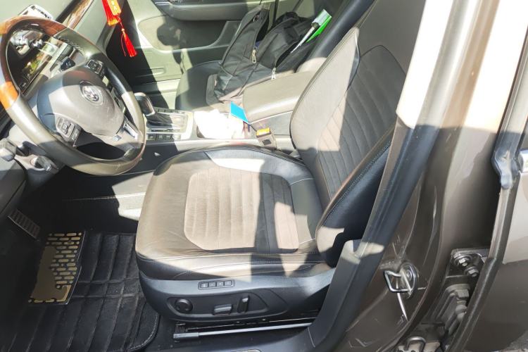 Used Volkswagen Magotan 2013 1.8TSI Prestige Model Left Front Seat