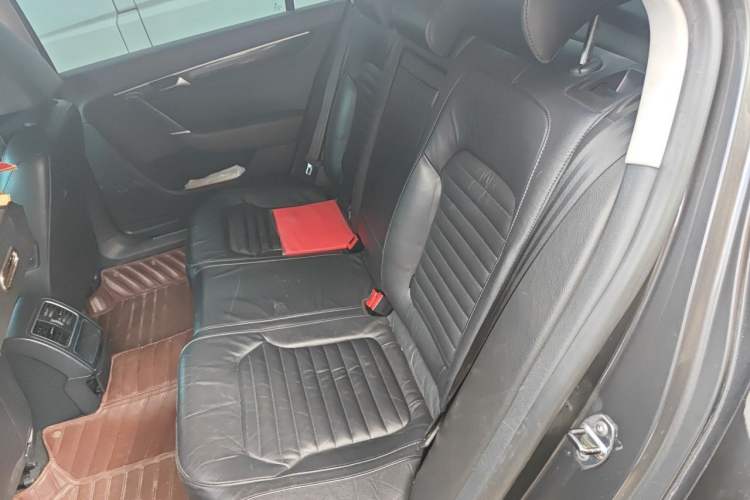 Used Volkswagen Magotan 2013 1.8TSI Luxury Model Left Rear Seat