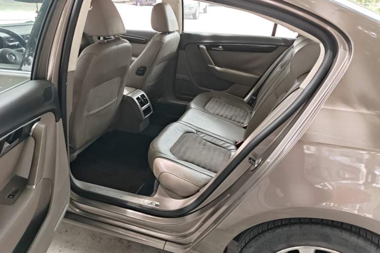 Used Volkswagen Magotan 2013 1.8TSI Luxury Model Left Rear Seat