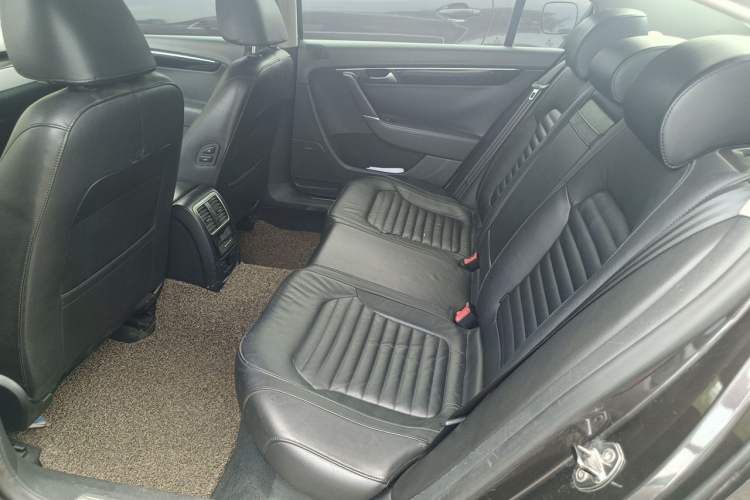 Used Volkswagen Magotan 2013 2.0 TSI Luxury Model Left Rear Seat