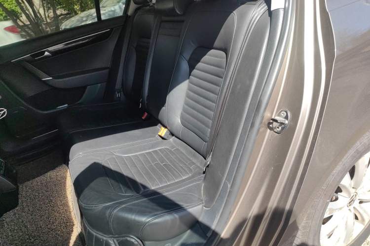Used Volkswagen Magotan 2013 1.8TSI Luxury Model Left Rear Seat