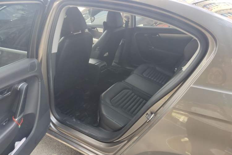 Used Volkswagen Magotan 2013 1.8TSI Premier Model Left Rear Seat