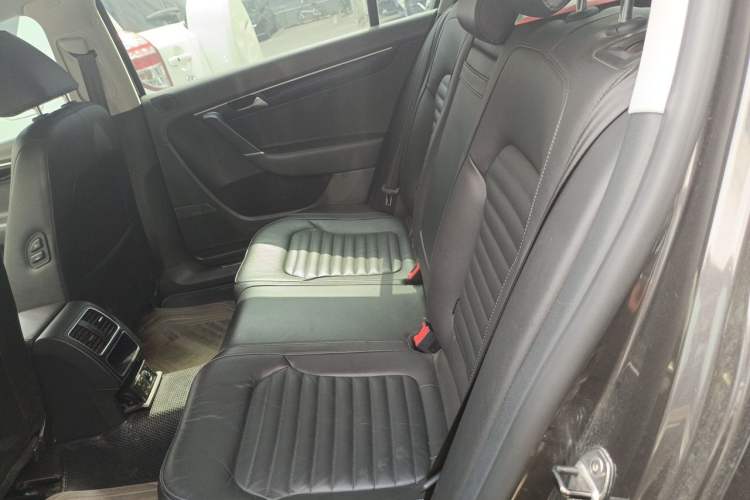 Used Volkswagen Magotan 2013 1.8TSI Luxury Model Left Rear Seat