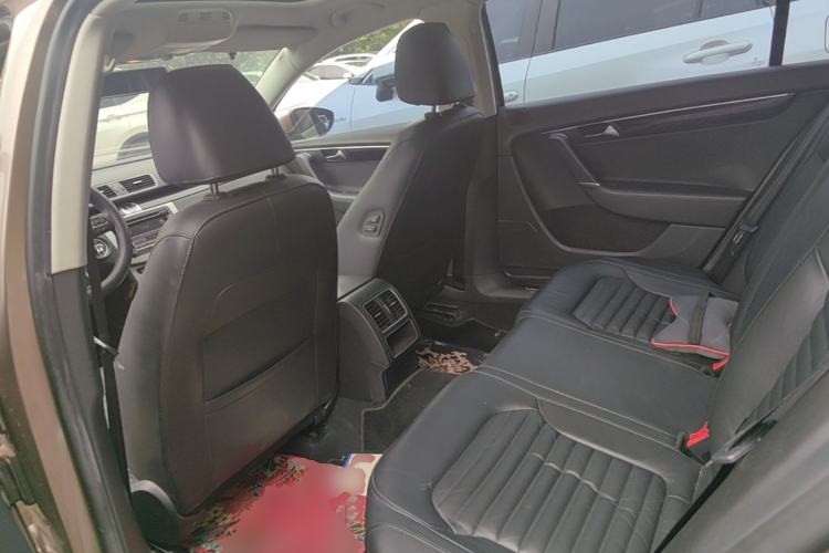 Used Volkswagen Magotan 2013 1.8TSI Luxury Model Left Rear Seat