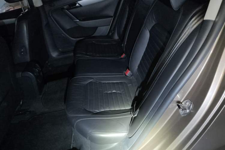 Used Volkswagen Magotan 2013 1.8TSI Premier Model Left Rear Seat