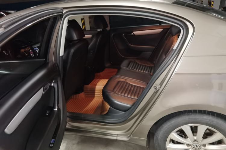 Used Volkswagen Magotan 2013 1.8TSI Premier Model Left Rear Seat