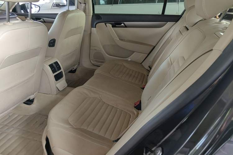 Used Volkswagen Magotan 2013 1.8TSI Luxury Model Left Rear Seat