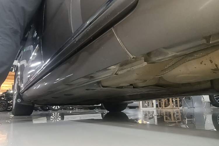 Used Volkswagen Magotan 2013 1.8TSI Premier Model Left Side Sill