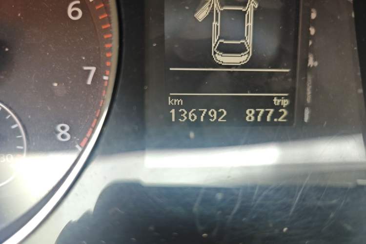 Used Volkswagen Magotan 2013 1.8TSI Luxury Model Odometer Close Up