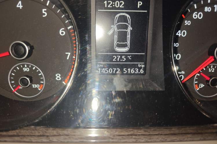 Used Volkswagen Magotan 2013 1.8TSI Prestige Model Odometer Close Up