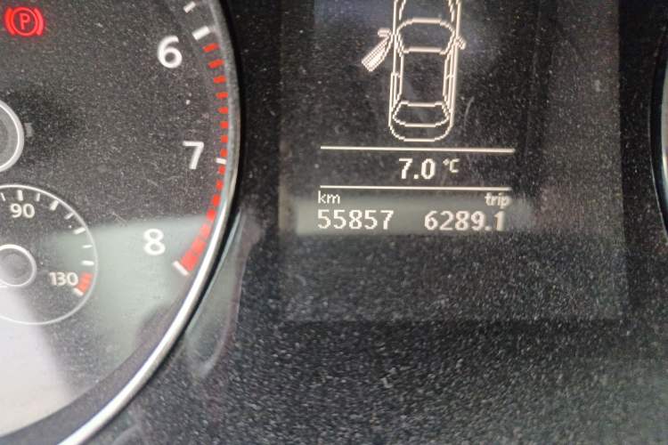 Used Volkswagen Magotan 2013 1.8TSI Premier Model Odometer Close Up