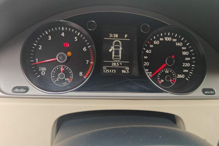 Used Volkswagen Magotan 2013 1.8TSI Premier Model Odometer Close Up