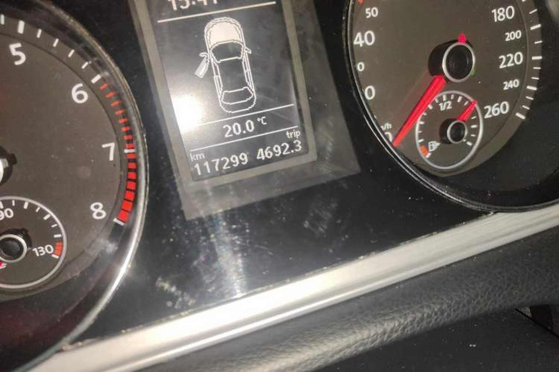 Used Volkswagen Magotan 2013 1.8TSI Premier Model Odometer Close Up