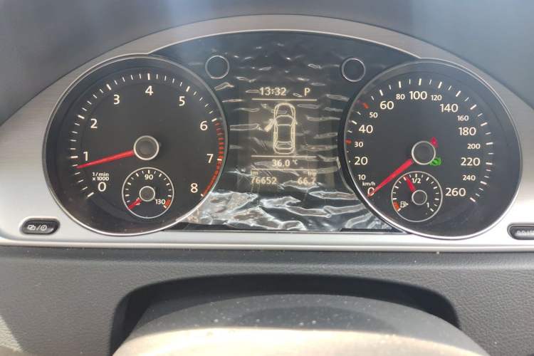 Used Volkswagen Magotan 2013 1.8TSI Premier Model Odometer Close Up