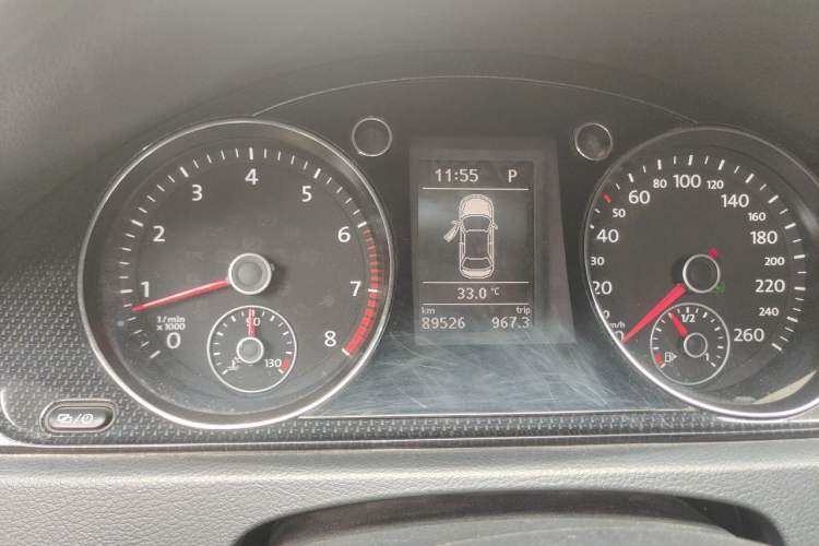 Used Volkswagen Magotan 2013 2.0 TSI Luxury Model Odometer Close Up