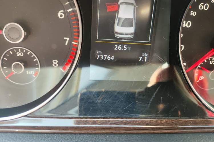 Used Volkswagen Magotan 2013 1.8TSI Prestige Model Odometer Close Up