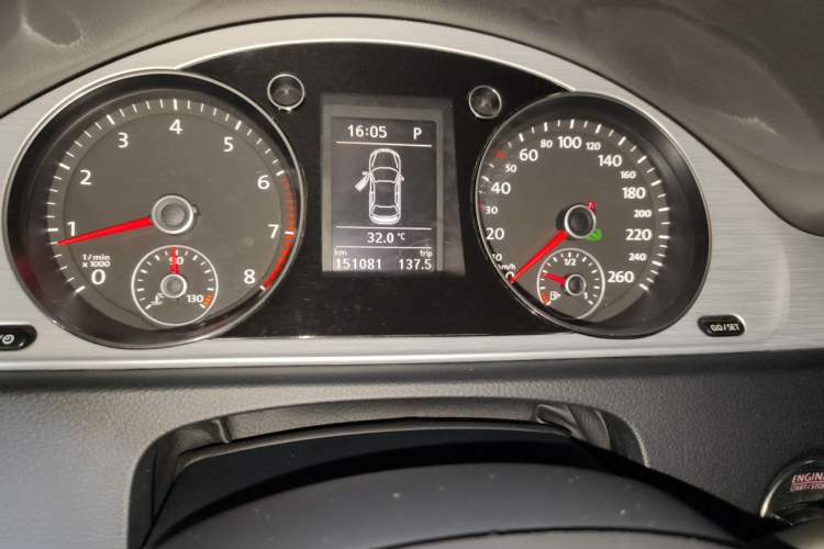 Used Volkswagen Magotan 2013 1.8TSI Premier Model Odometer Close Up
