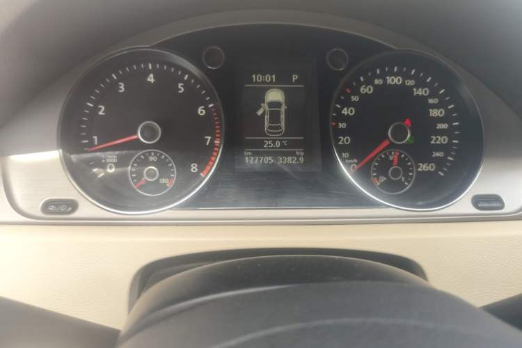 Used Volkswagen Magotan 2013 1.8TSI Luxury Model Odometer Close Up