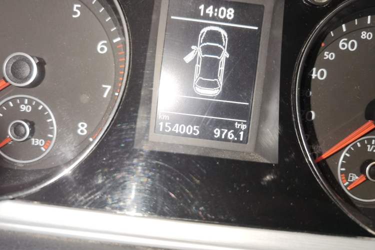 Used Volkswagen Magotan 2013 1.8TSI Premier Model Odometer Close Up